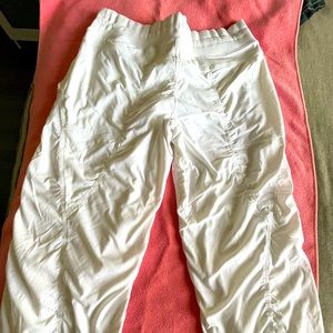 White woman Lululemon ruched capri white pants.
